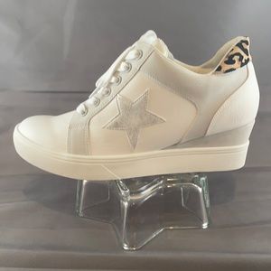 NIB MIA STARRY  White Wedge Sneaker